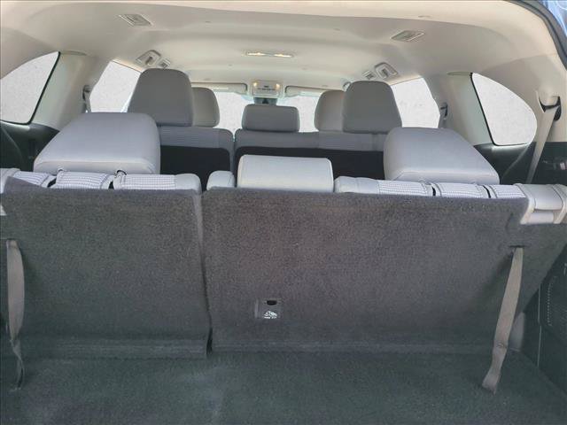 Used 2024 Toyota Highlander LE FWD image 6