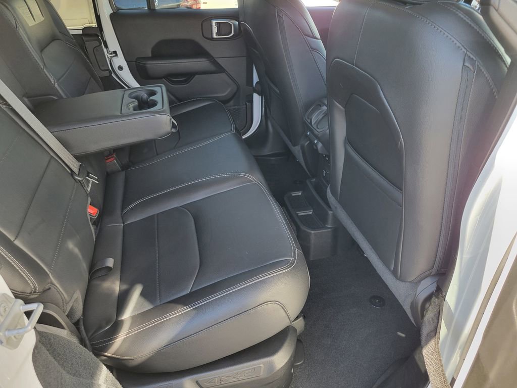 Used 2023 Jeep Wrangler Unlimited Sahara image 18