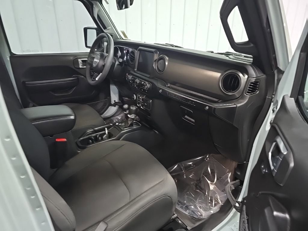 Used 2023 Jeep Wrangler Unlimited w/ 8.4" Radio Group image 15