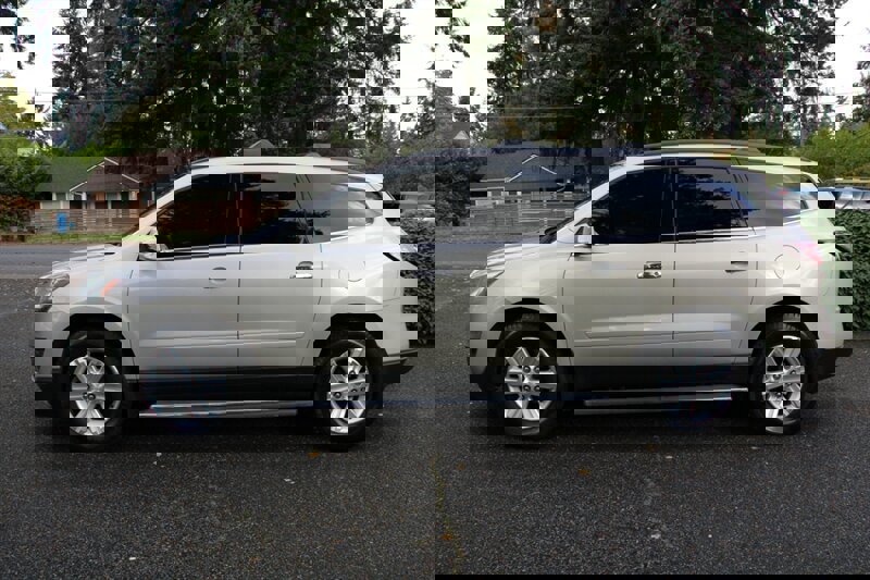 Used 2014 Chevrolet Traverse LT w/ LPO, 'HIT The Road' Package image 14