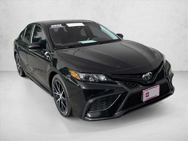 Used 2024 Toyota Camry SE image 3