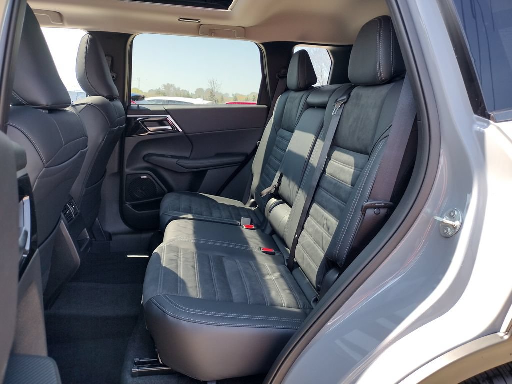 New 2026 Mitsubishi Outlander AWD image 9