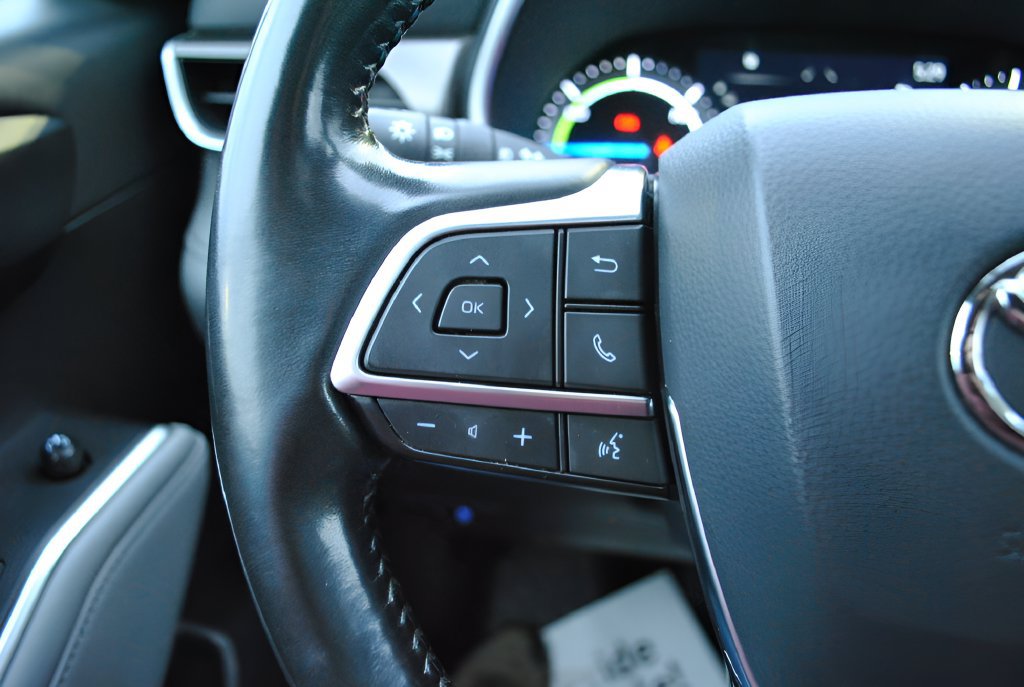 Used 2021 Toyota Highlander XLE AWD/4WD image 19