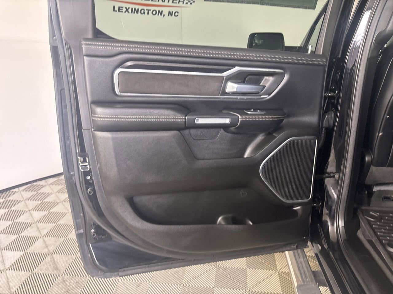 Used 2023 RAM 1500 Laramie AWD/4WD image 20