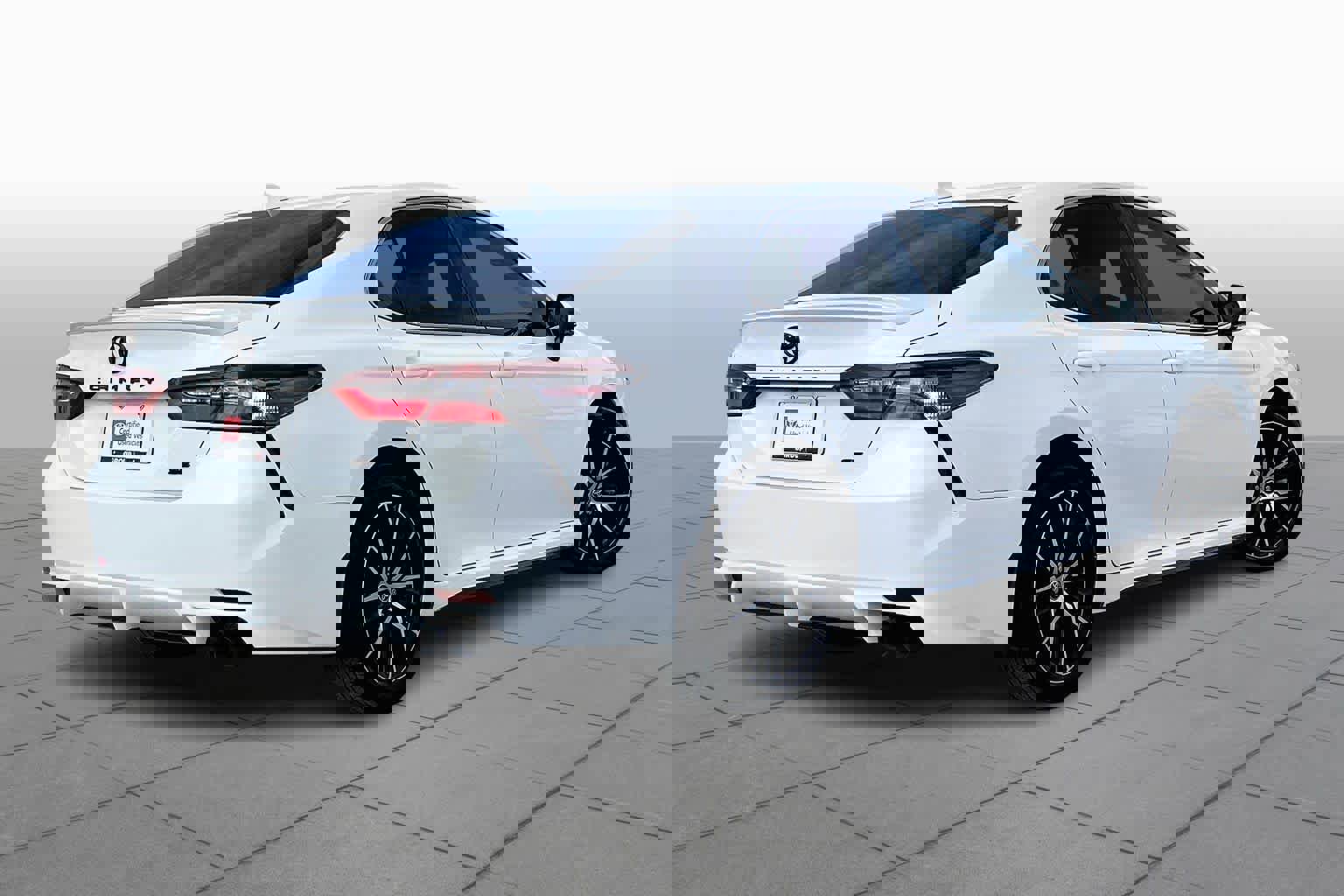 Used 2023 Toyota Camry SE image 12