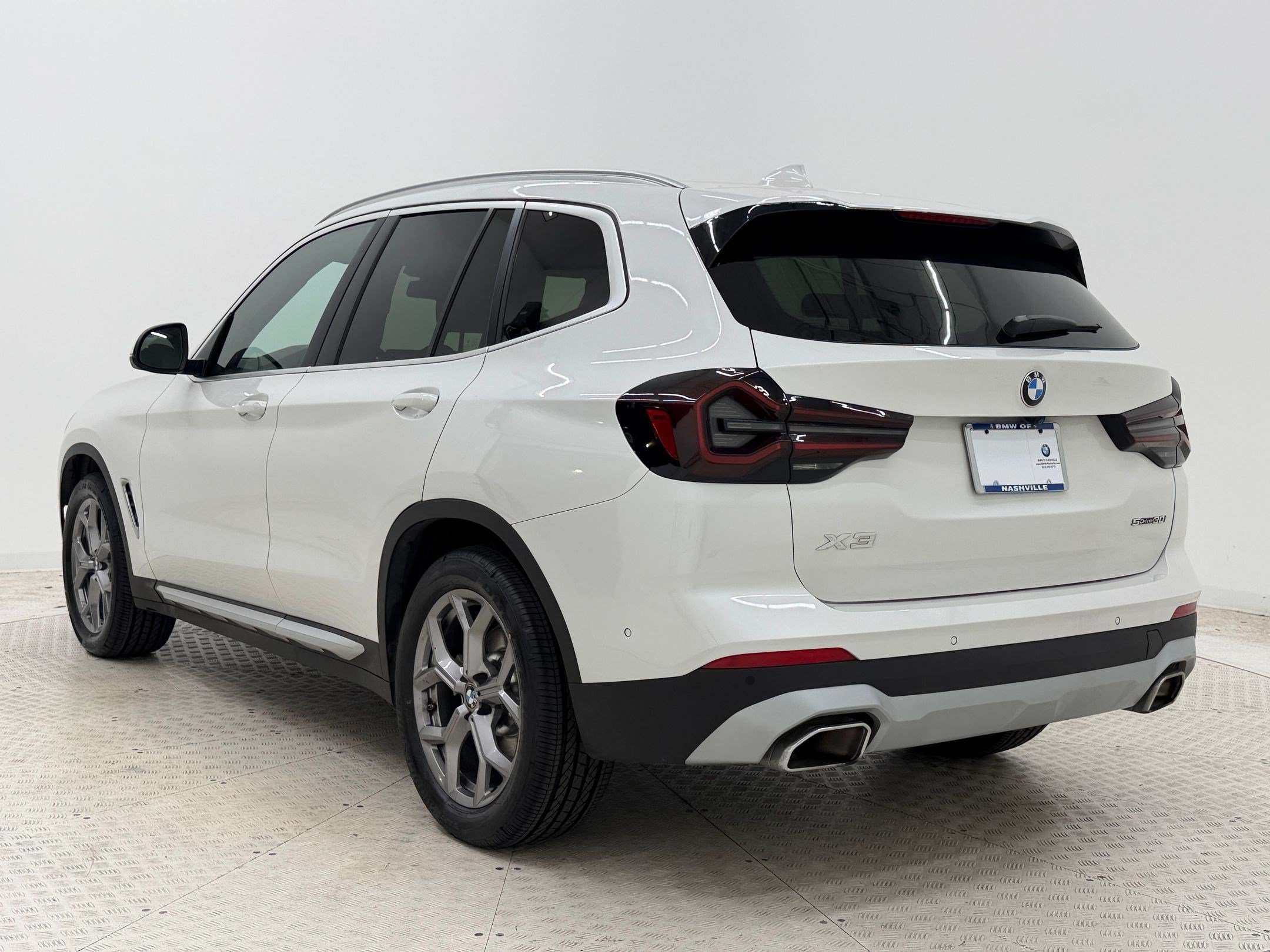 Used 2024 BMW X3 sDrive30i w/ Premium Package RWD image 3