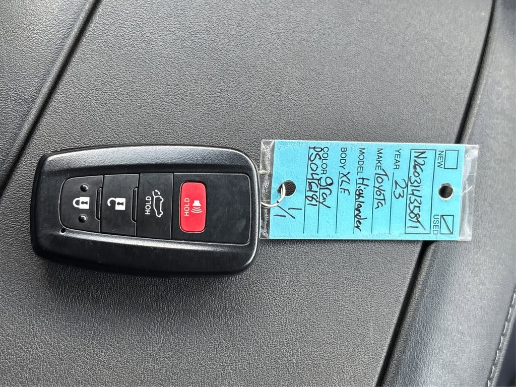 Used 2023 Toyota Highlander LE AWD/4WD image 38