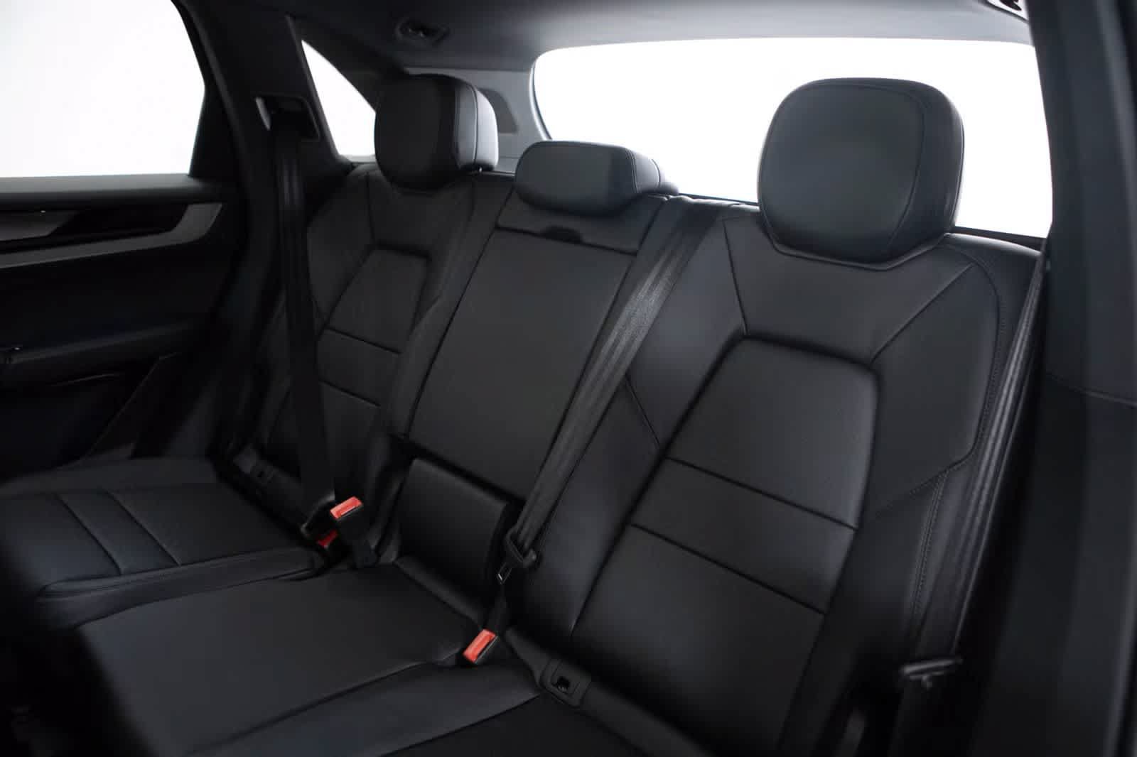 Certified 2026 Porsche Cayenne AWD/4WD image 34
