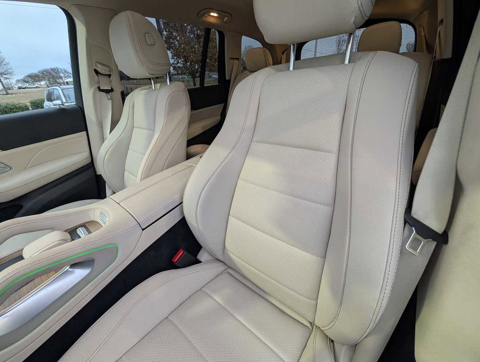 Used 2025 Mercedes-Benz GLS 450 4MATIC image 12