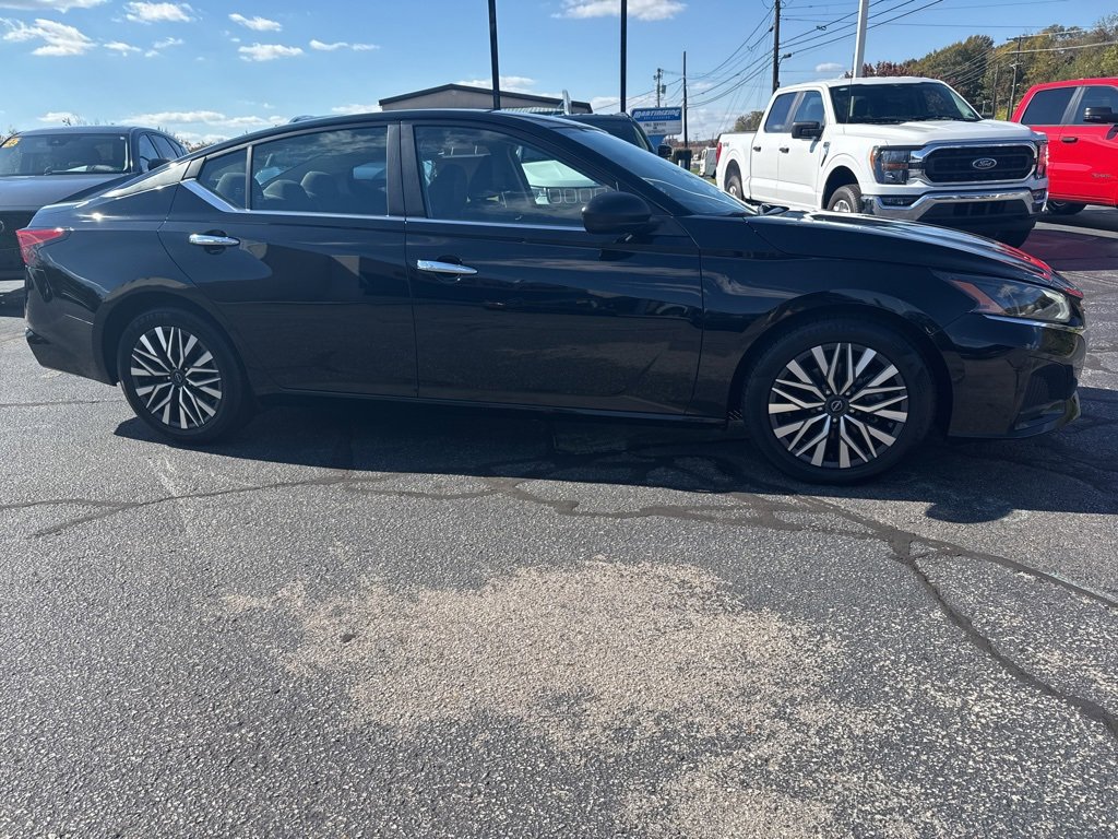 Used 2024 Nissan Altima 2.5 SV image 4