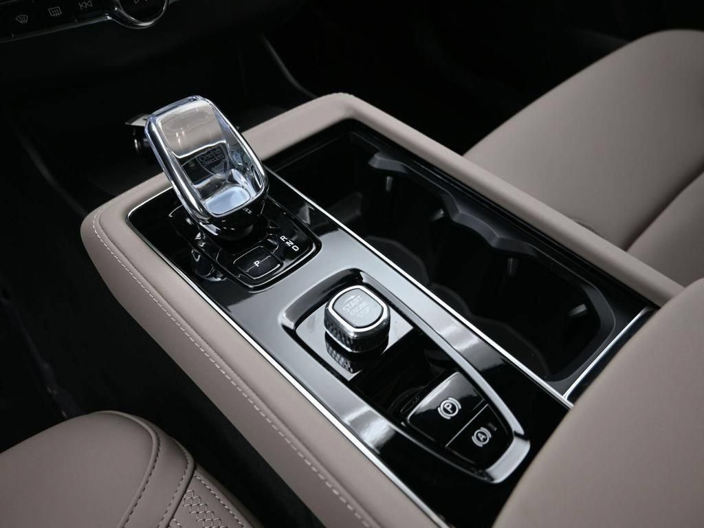 New 2026 Volvo XC90 B6 Core AWD/4WD image 19