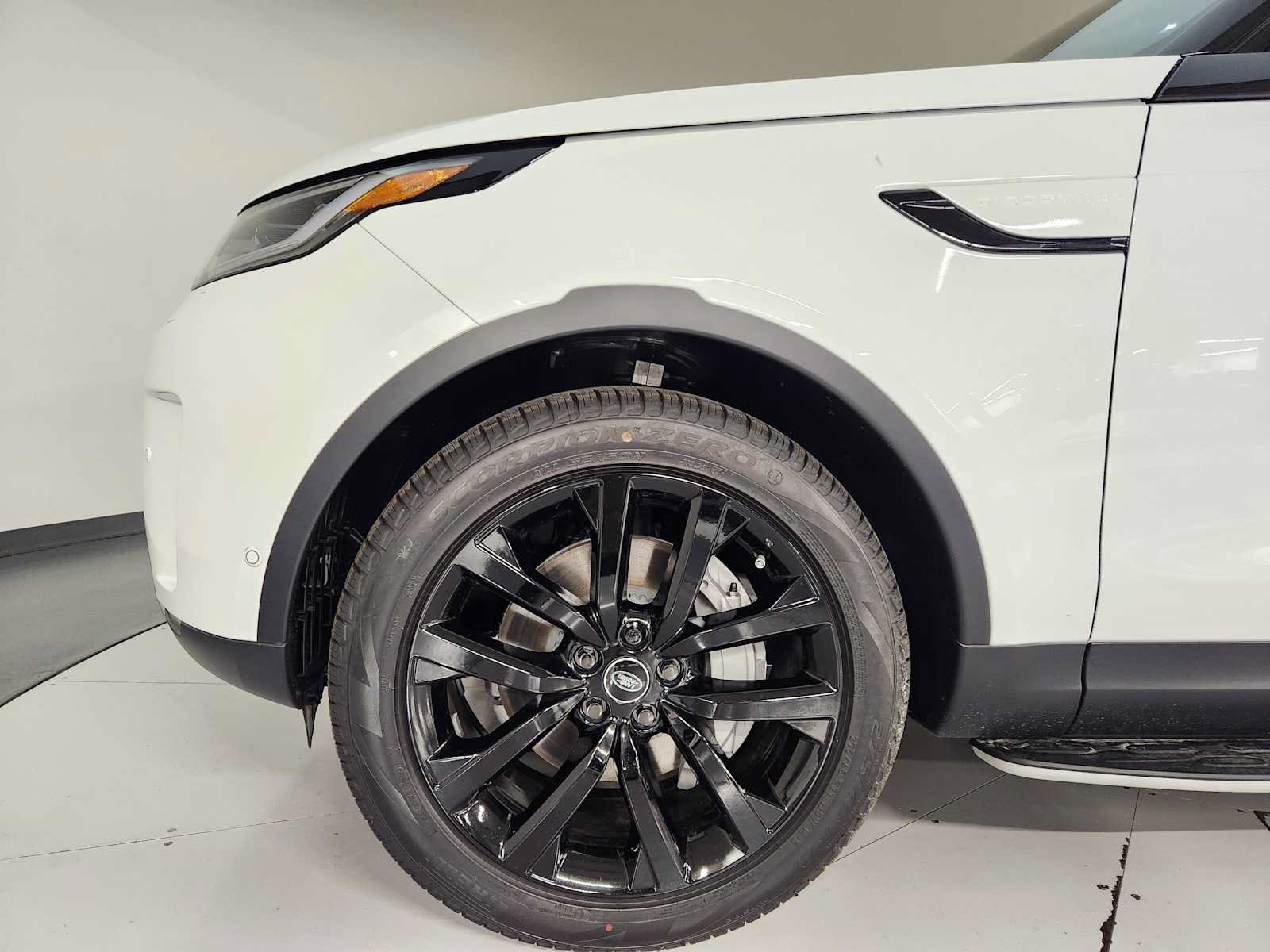 Used 2026 Land Rover Discovery S AWD/4WD image 11
