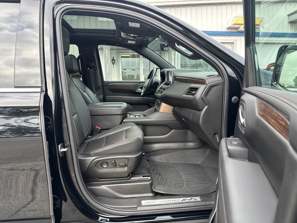 Used 2023 Chevrolet Suburban High Country w/ LPO, Illumination Package AWD/4WD image 28