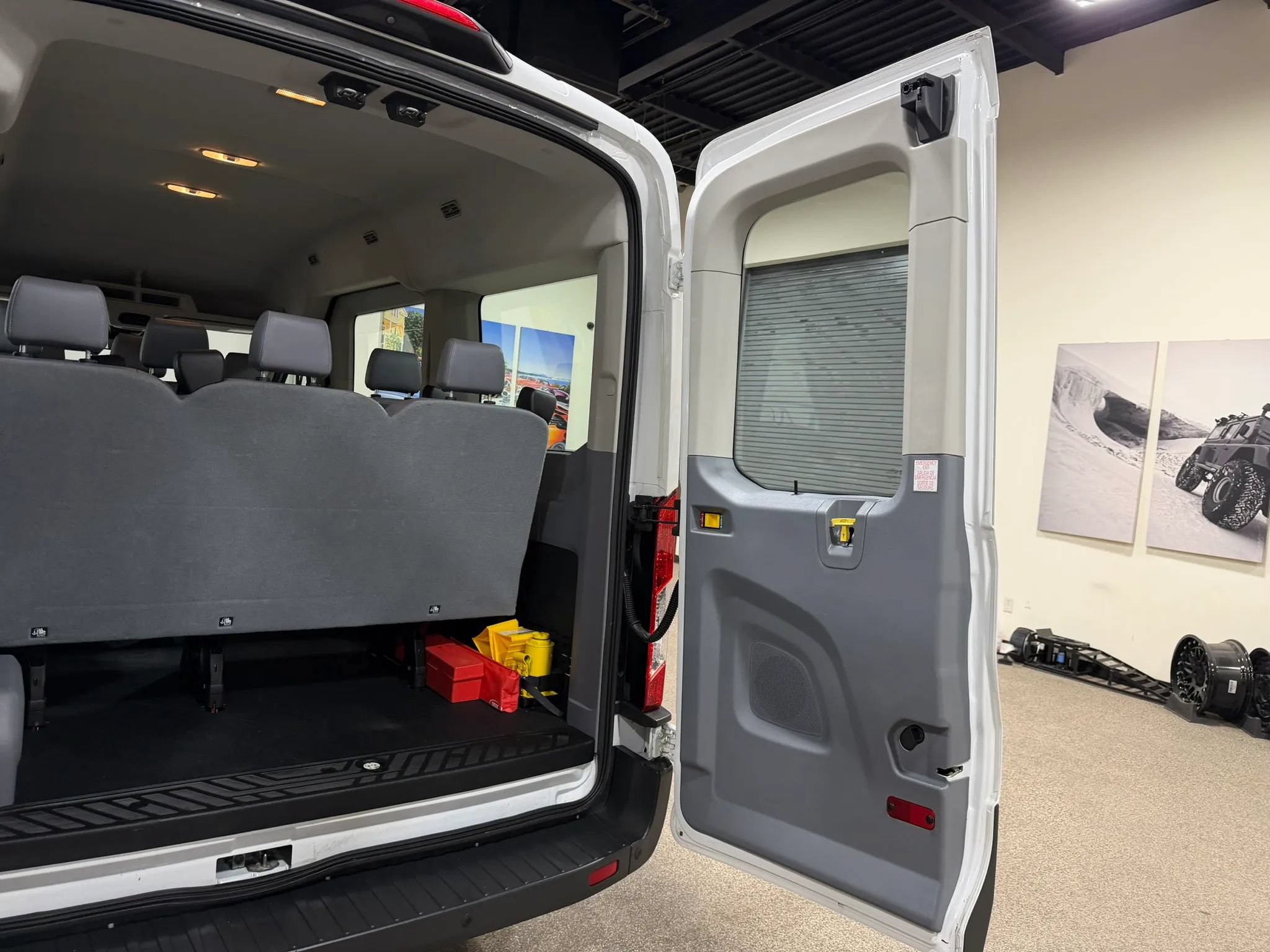 Used 2018 Ford Transit 150 XL RWD image 25