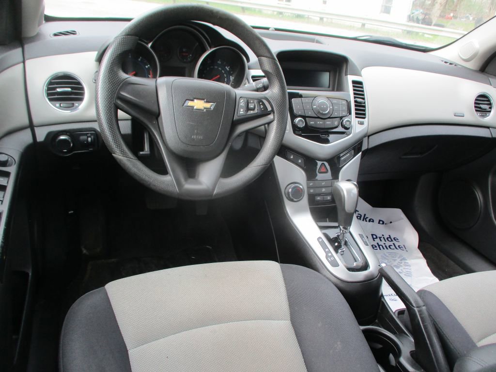 Used 2012 Chevrolet Cruze LS w/ Connectivity Package FWD image 9