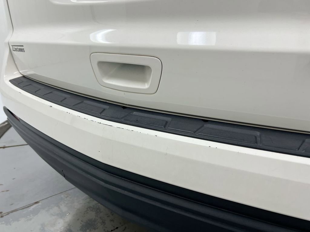 Used 2015 Chevrolet Traverse LS FWD image 32