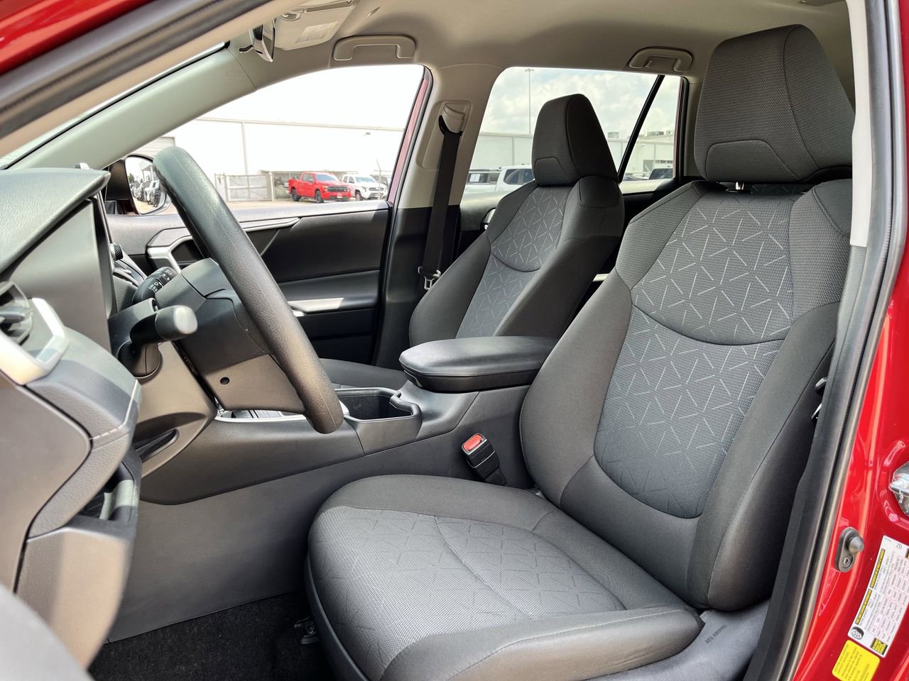 Used 2025 Toyota RAV4 XLE AWD/4WD image 23