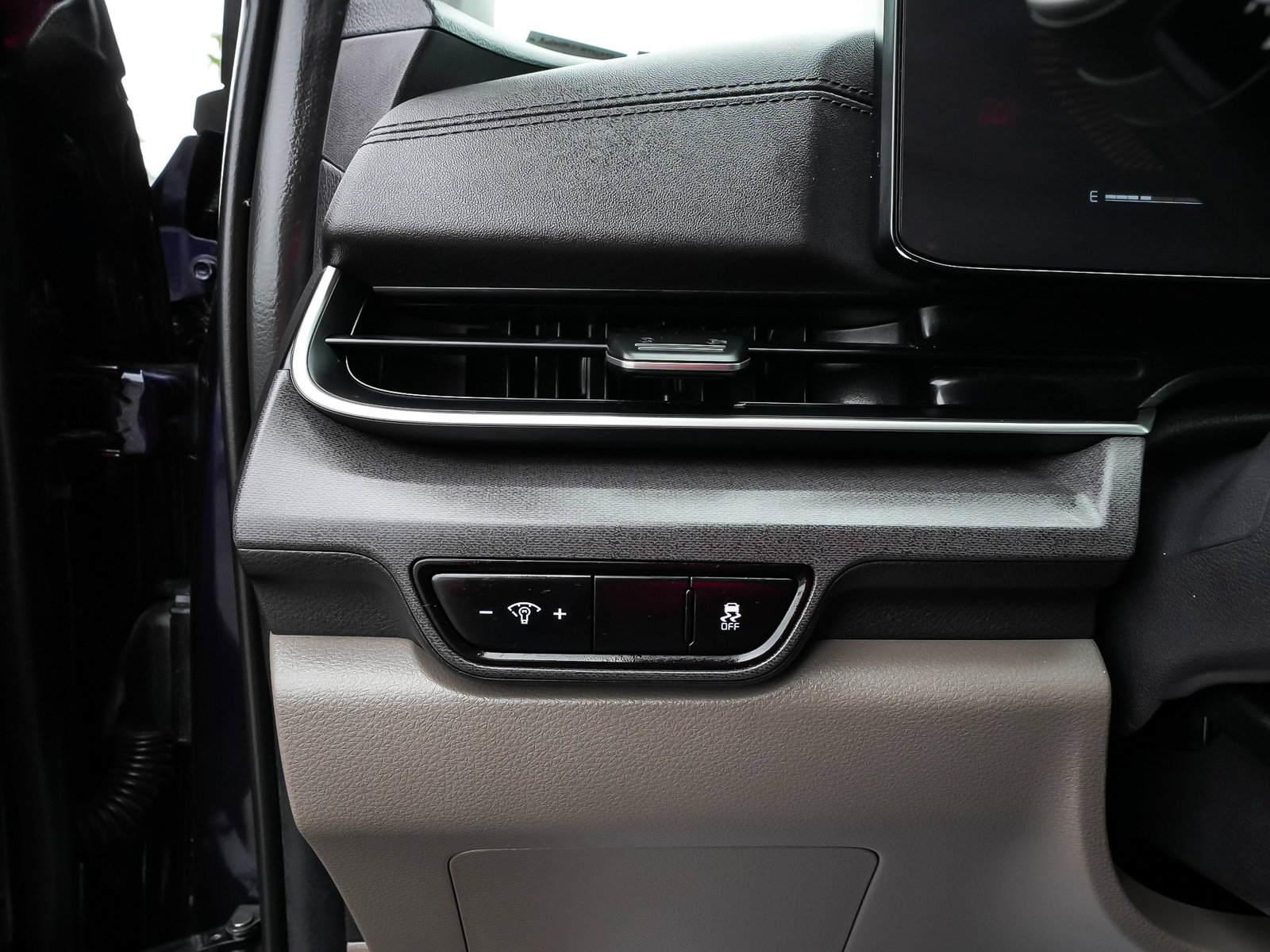 Used 2025 Kia Carnival EX FWD image 16