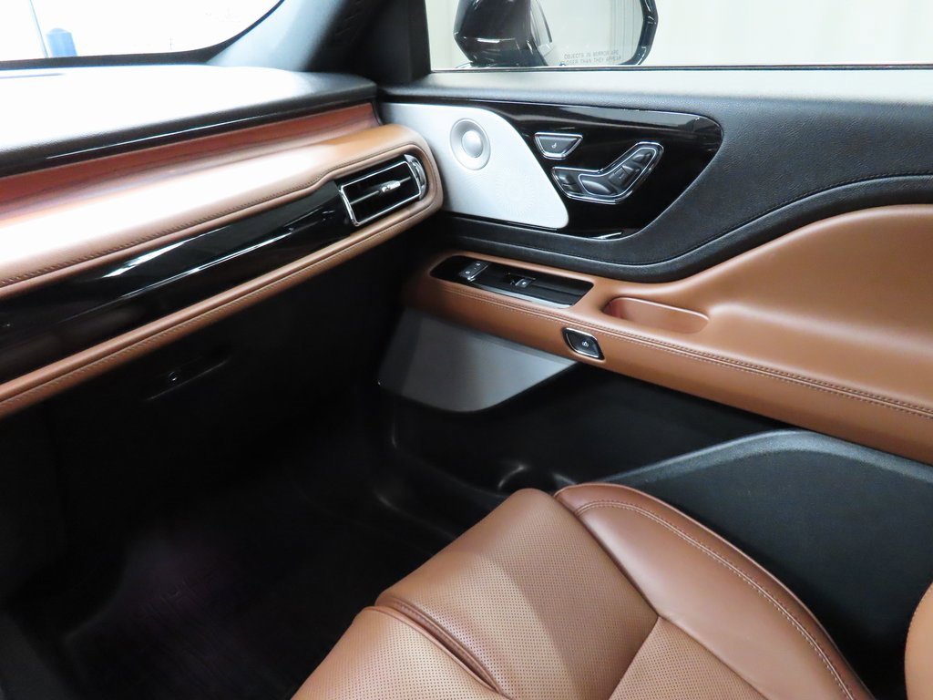 Used 2023 Lincoln Aviator Reserve w/ Equipment Group 201A image 23
