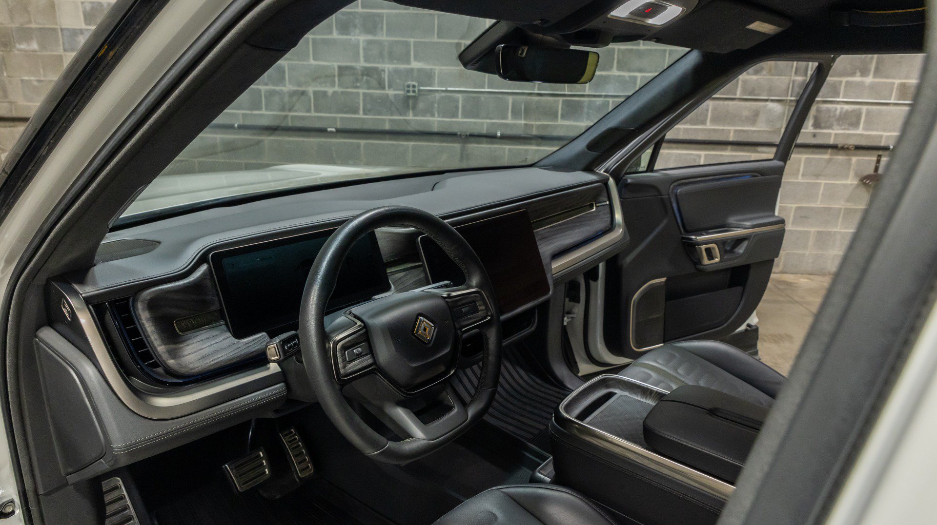 Used 2022 Rivian R1T Adventure AWD/4WD image 41