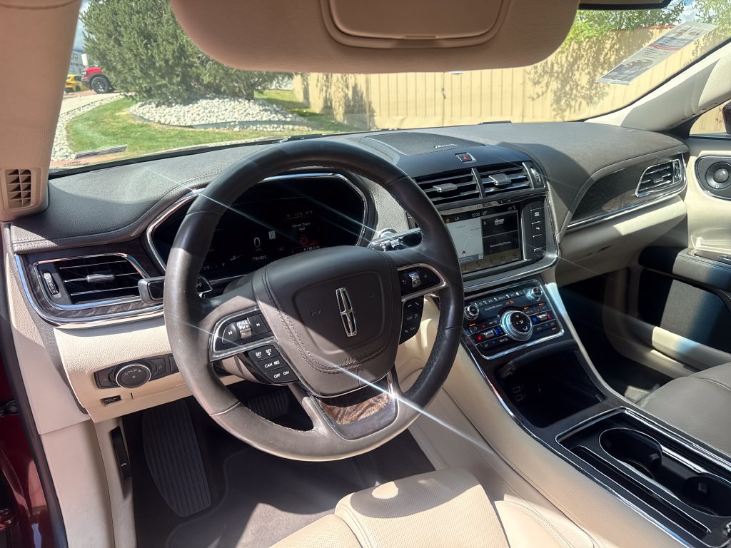 Used 2017 Lincoln Continental Select w/ Climate Package AWD/4WD image 13
