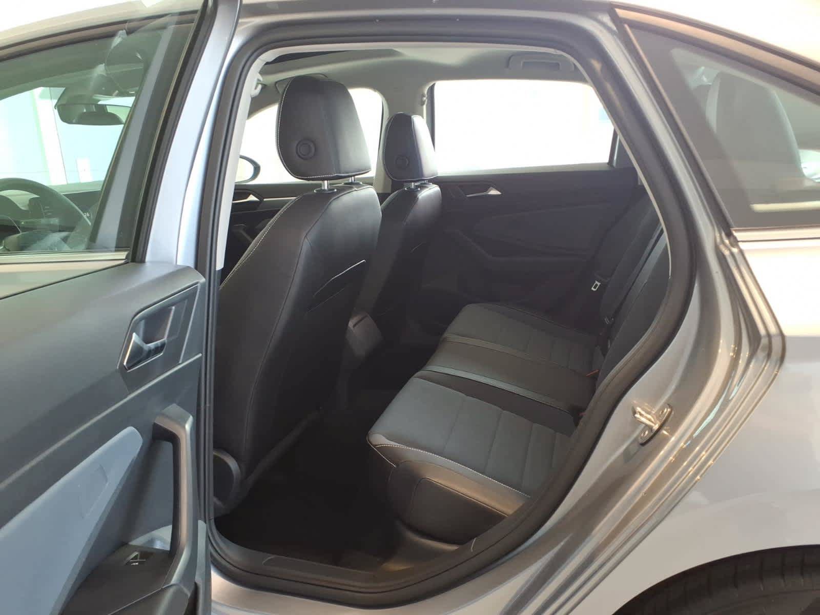 Used 2026 Volkswagen Jetta SE FWD image 10