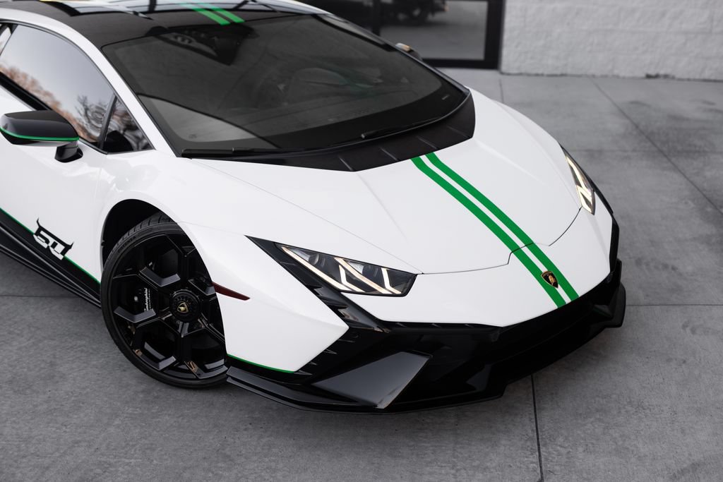 Used 2023 Lamborghini Huracan Tecnica RWD image 4