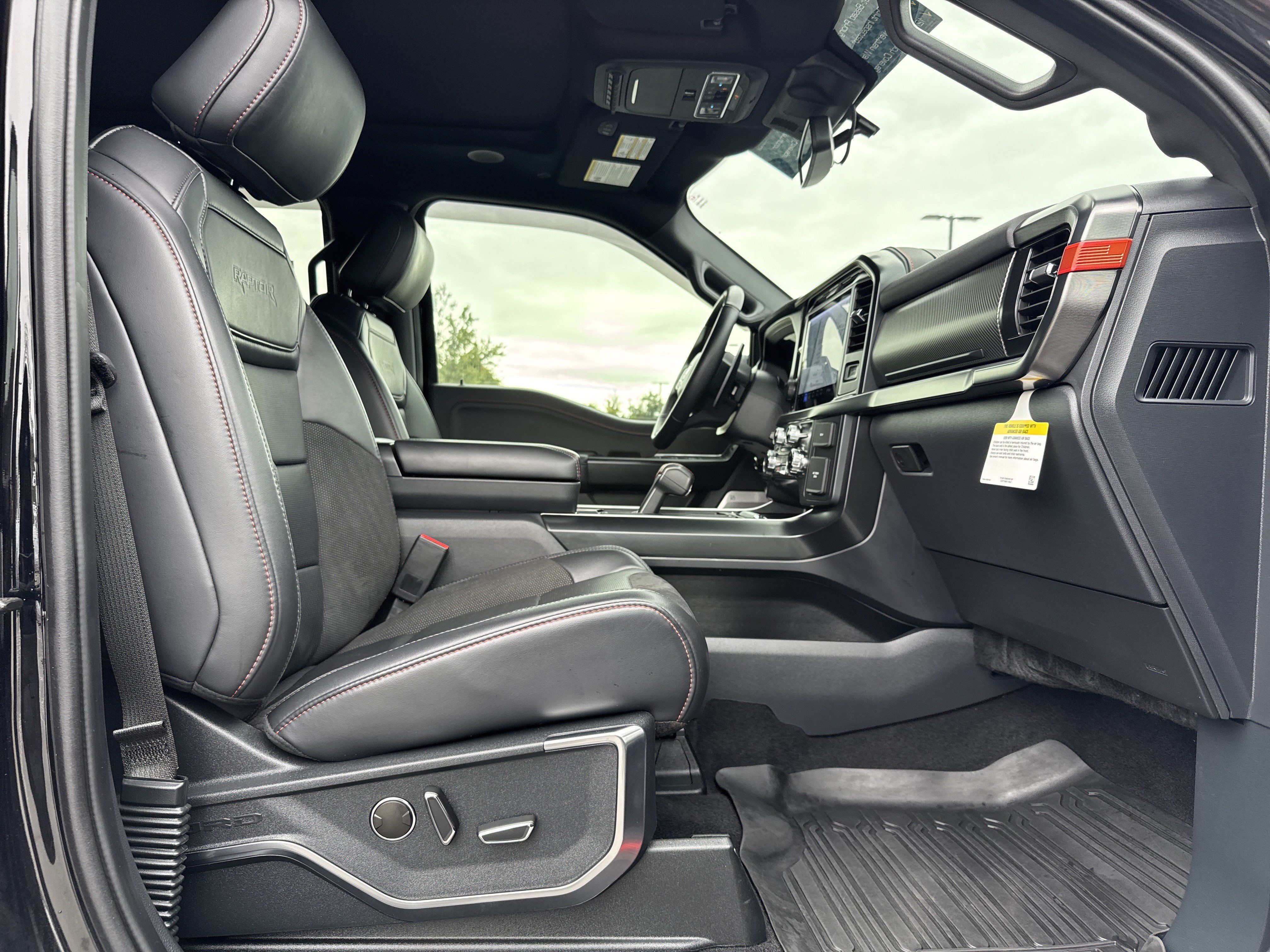 Used 2025 Ford F150 Raptor AWD/4WD image 33