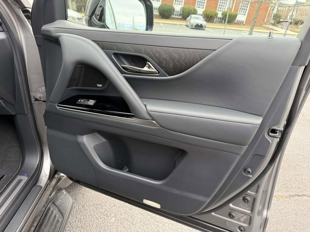 Used 2025 Lexus LX 600 4WD w/ Accessory Package (Z1) image 14