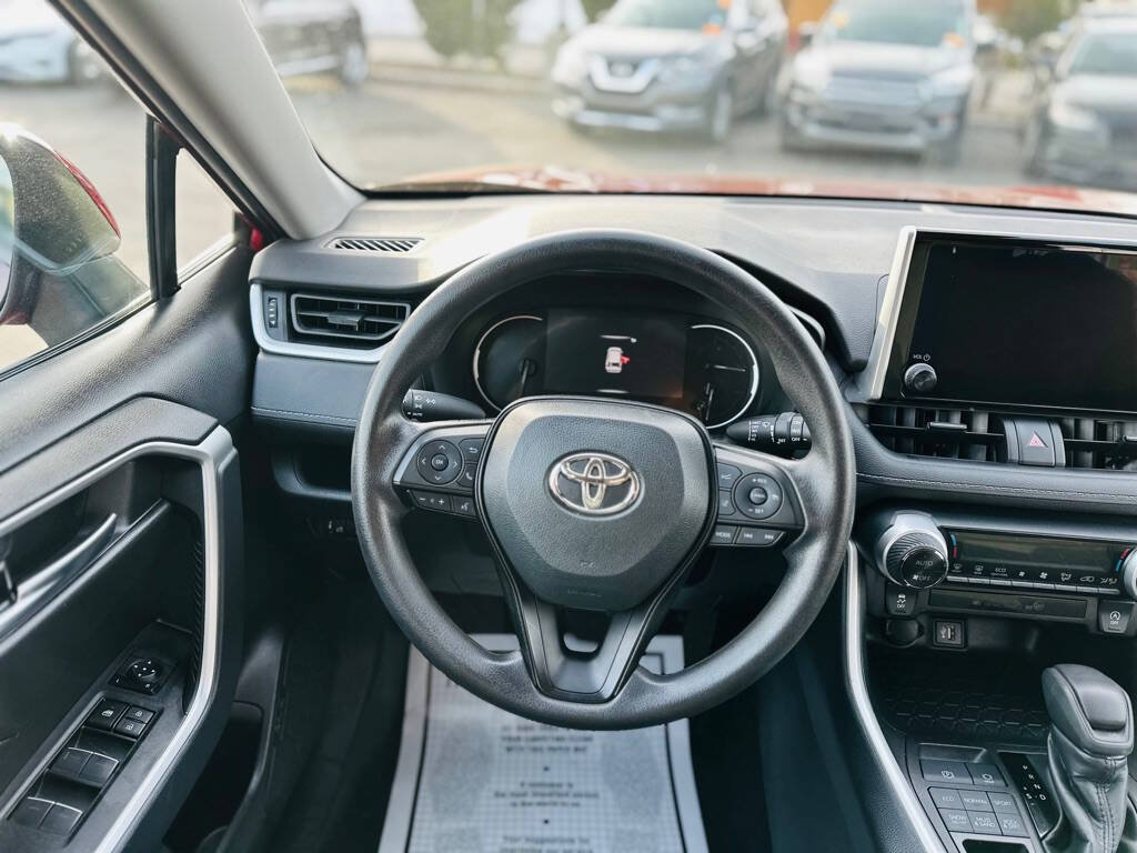 Used 2023 Toyota RAV4 XLE AWD/4WD image 11