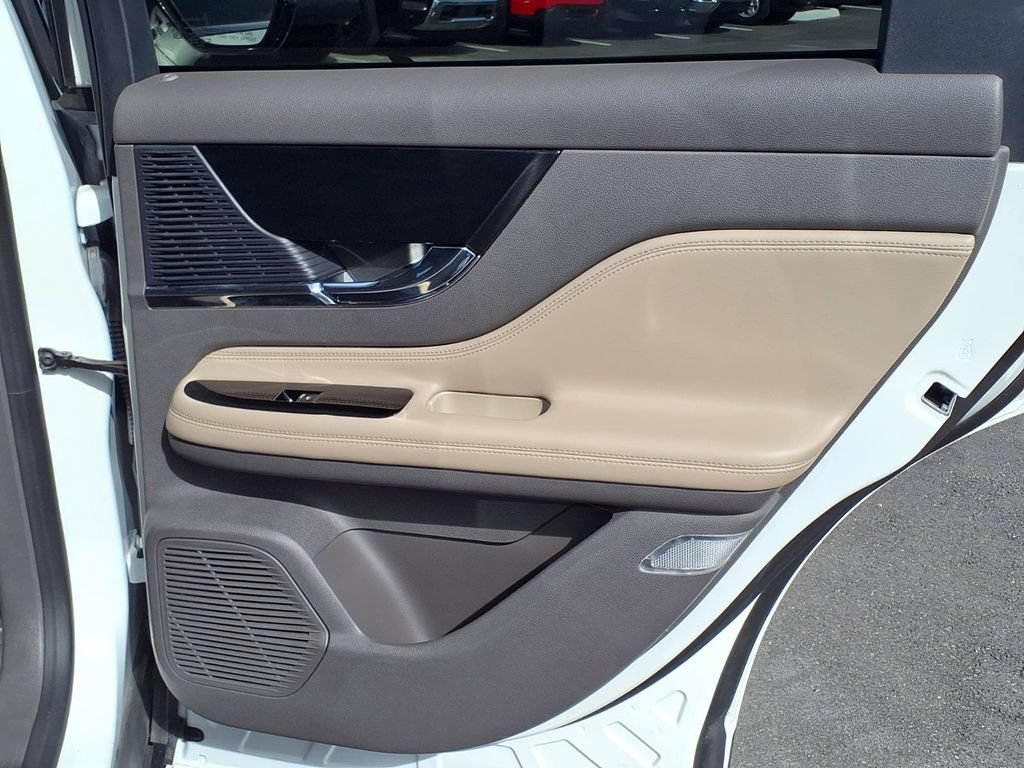 Used 2020 Lincoln Corsair AWD w/ Premium Package image 16