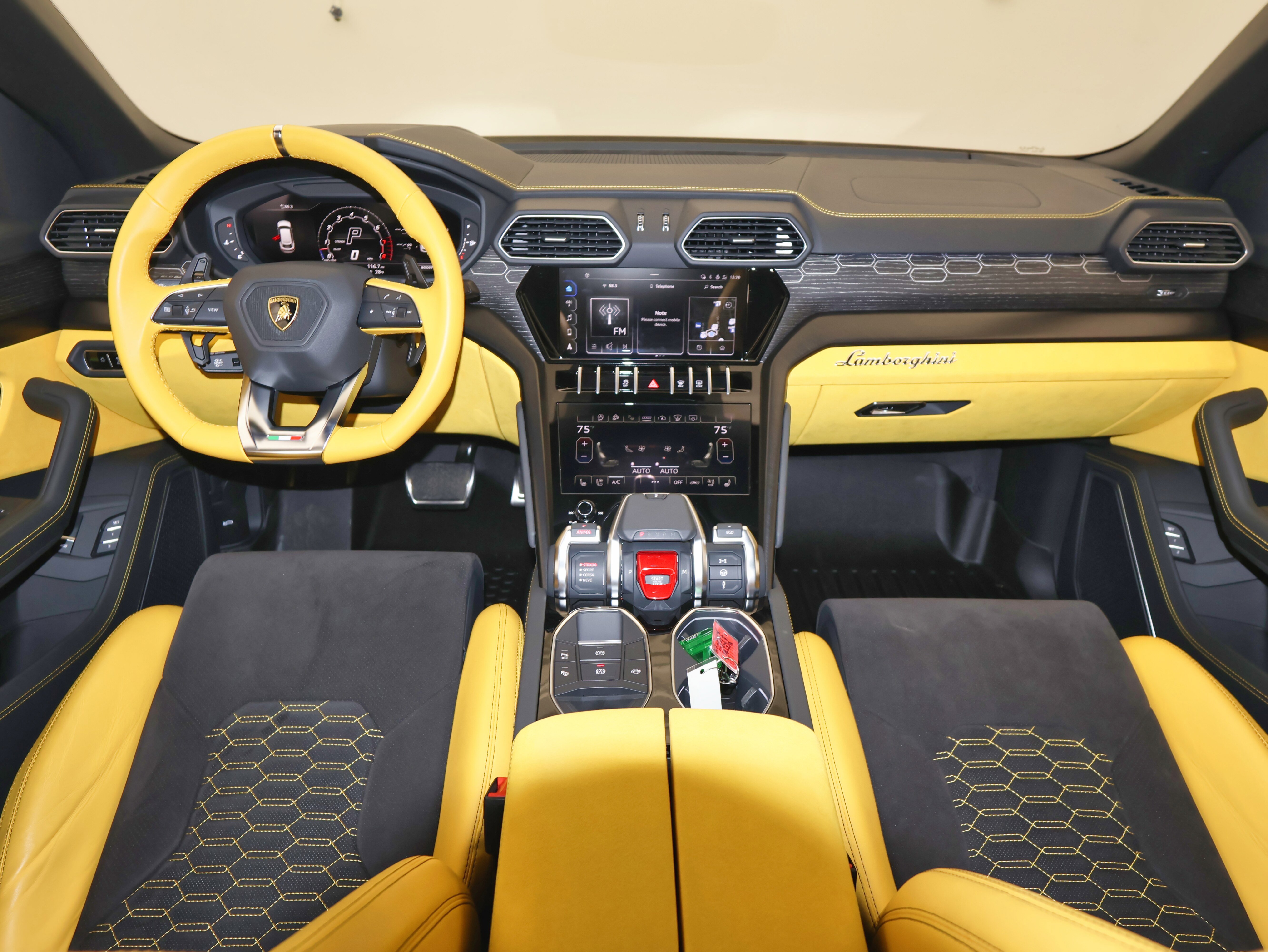 Used 2022 Lamborghini Urus image 37
