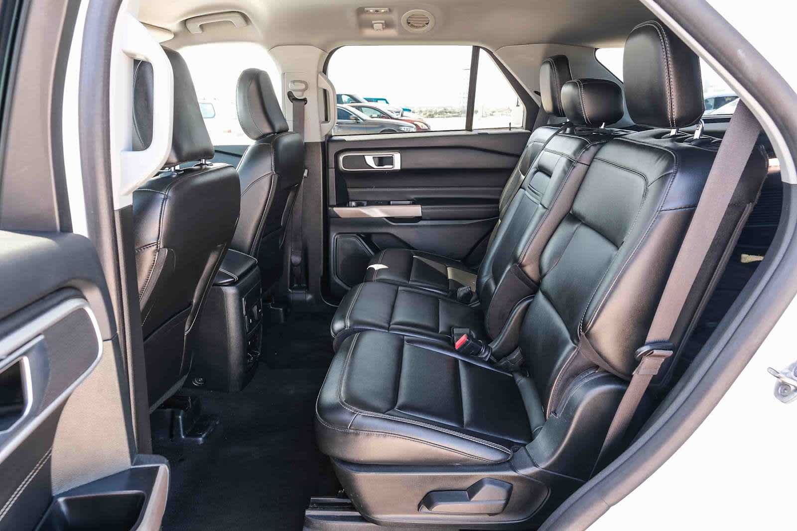Used 2023 Ford Explorer XLT w/ Equipment Group 202A RWD image 19