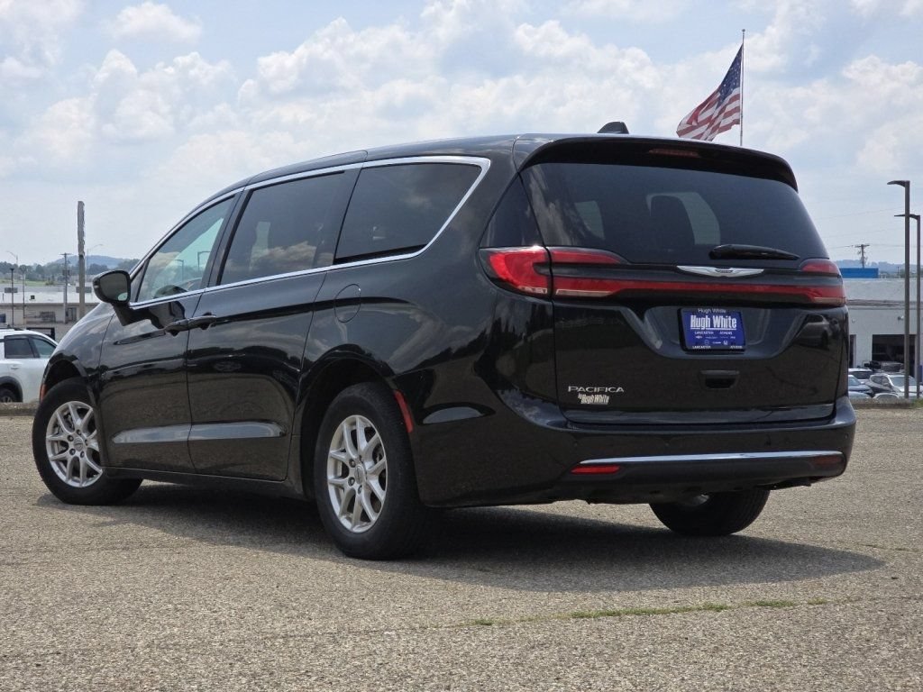 Used 2023 Chrysler Pacifica Touring-L FWD image 15