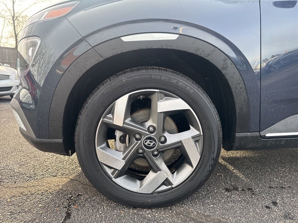 Used 2023 Hyundai Venue Limited w/ Cargo Package image 12