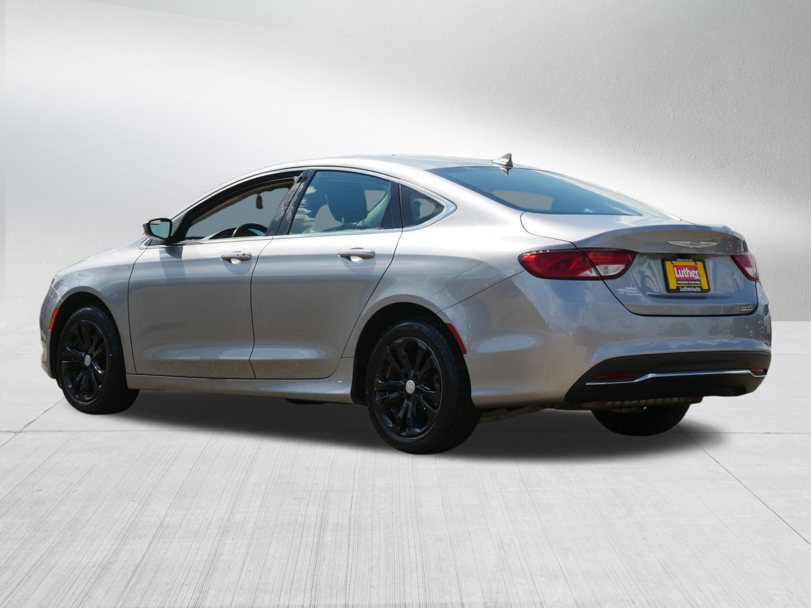 Used 2016 Chrysler 200 Limited w/ Convenience Group FWD image 5