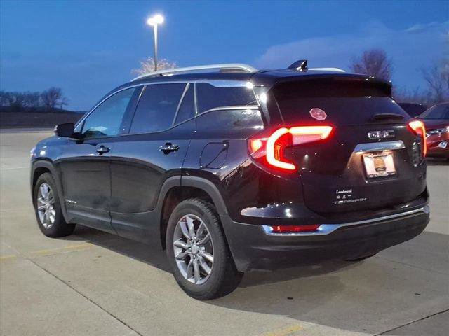 Used 2023 GMC Terrain SLT image 3