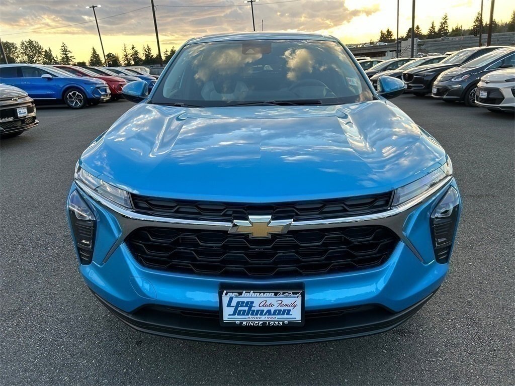 New 2025 Chevrolet Trax LS w/ LS Convenience Package FWD image 2