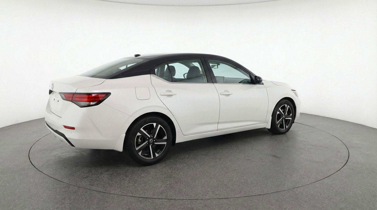 Used 2025 Nissan Sentra SV FWD image 9