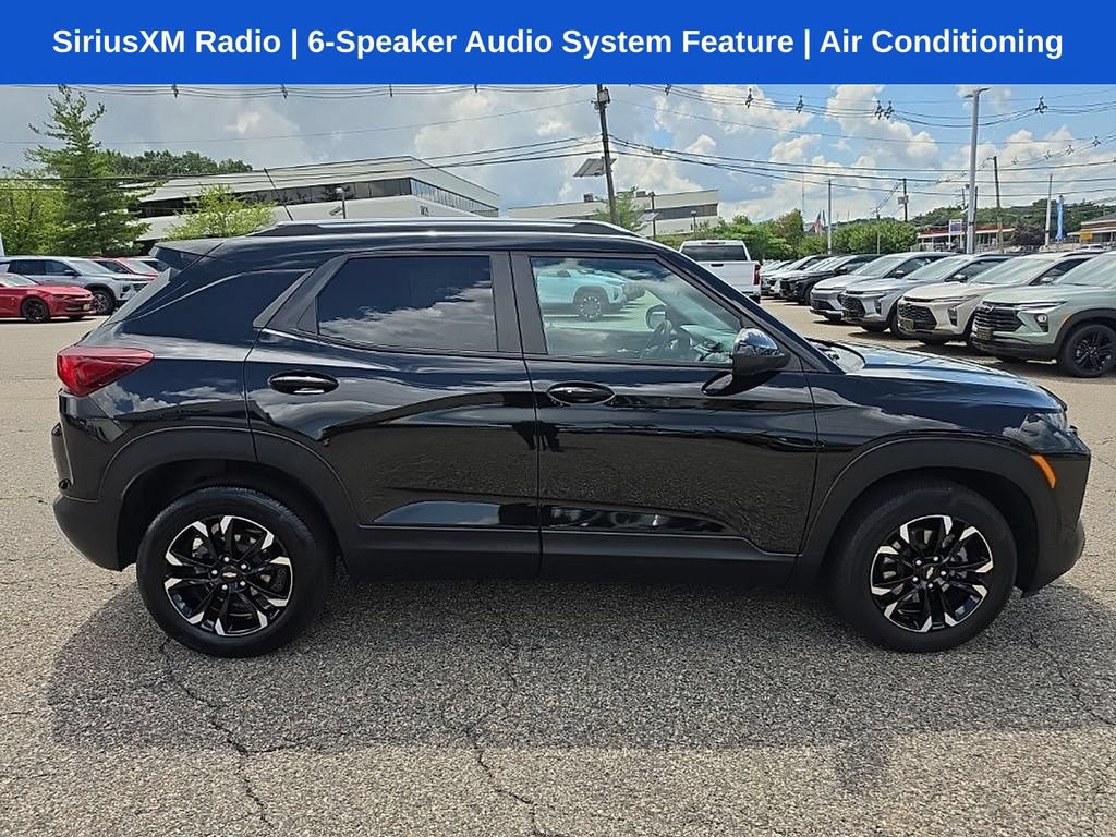 Used 2023 Chevrolet TrailBlazer LT FWD image 2