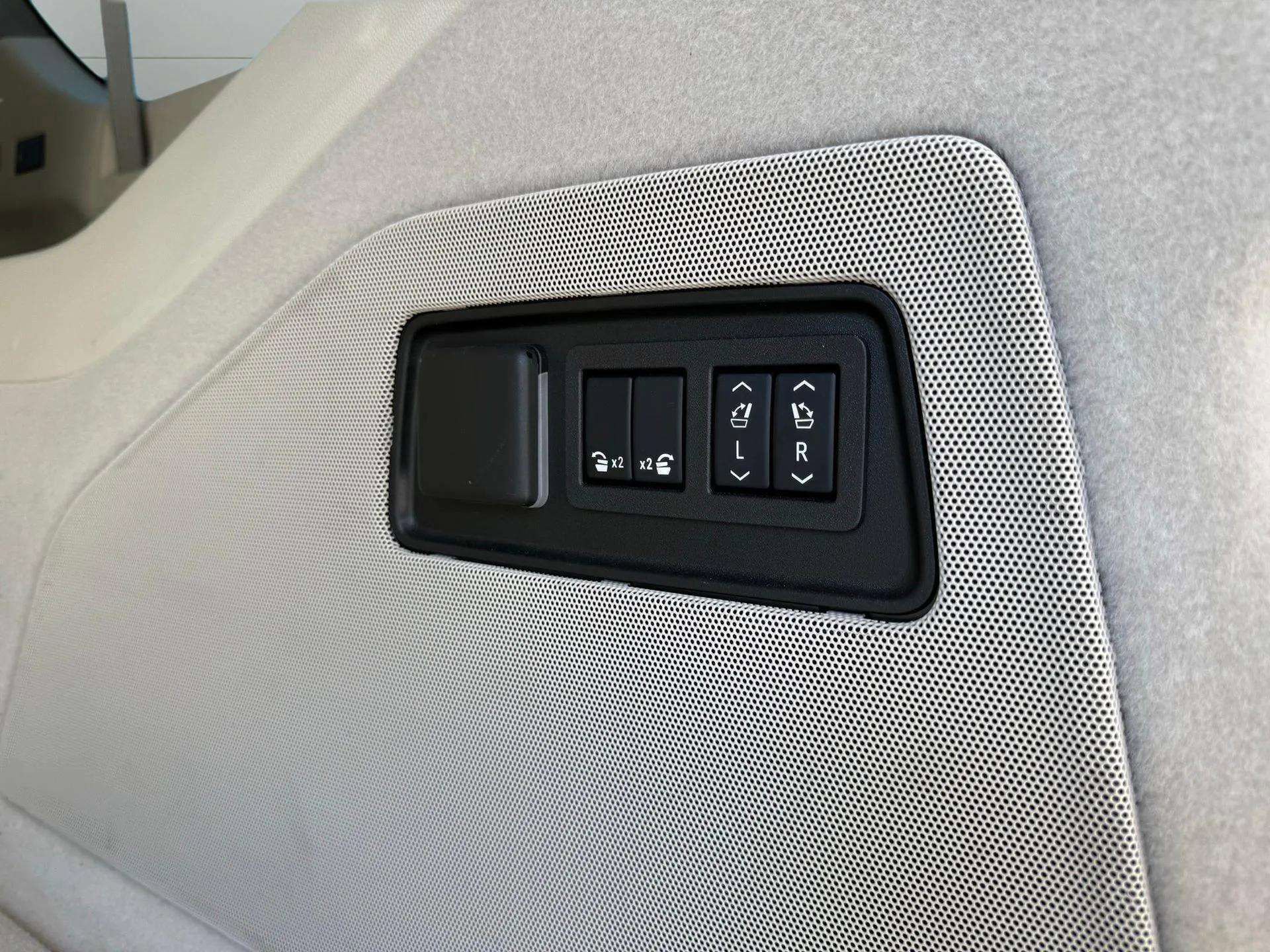 Used 2024 Cadillac Escalade ESV Sport Platinum w/ Heavy-Duty Trailer Package image 18