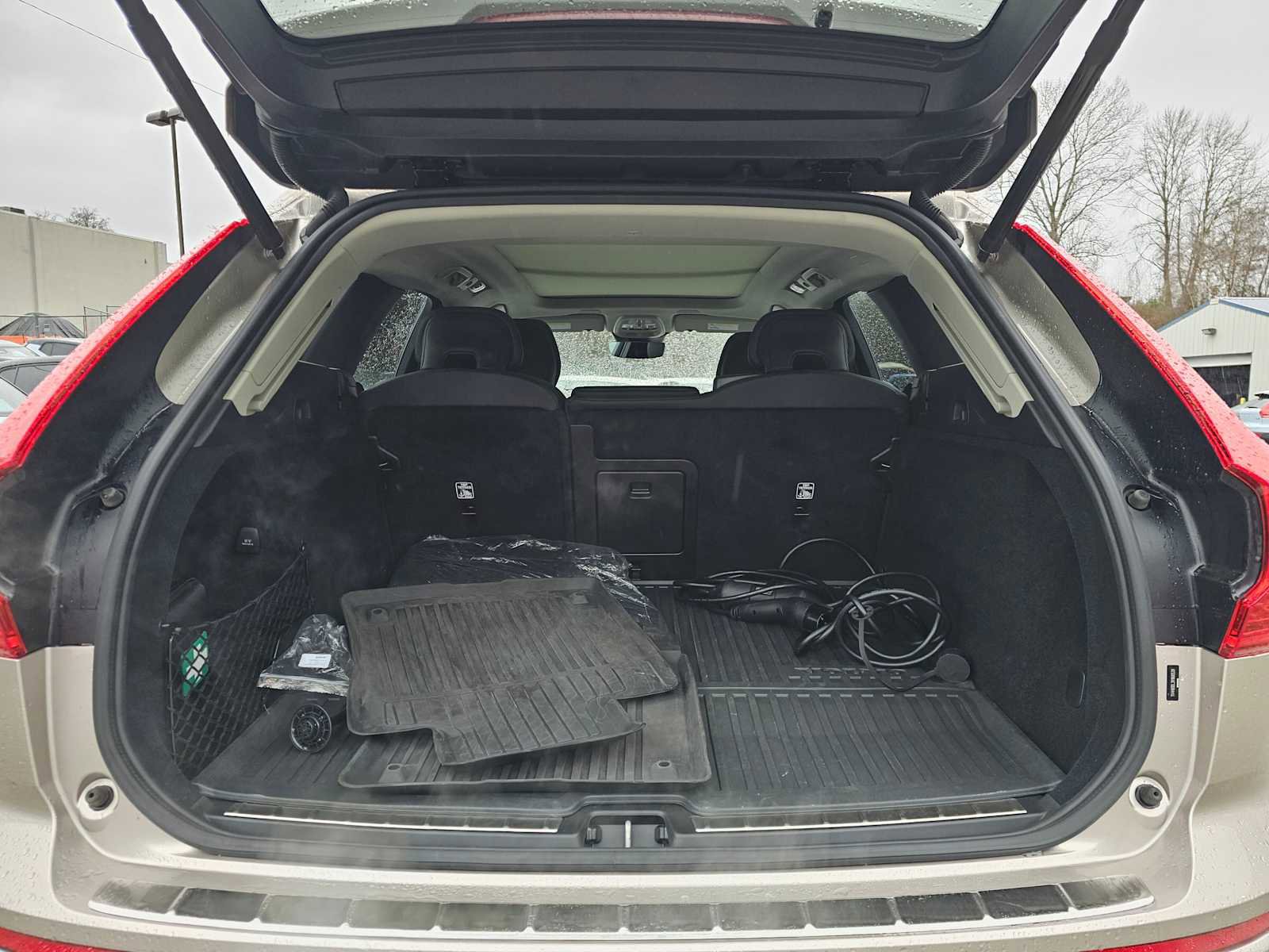 Certified 2024 Volvo XC60 T8 Plus w/ Protection Package Premier image 10