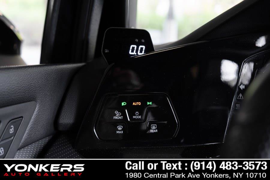 Used 2022 Volkswagen Golf R image 13