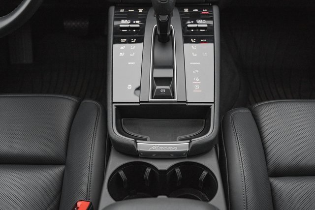 Used 2024 Porsche Macan w/ Premium Plus Package image 21