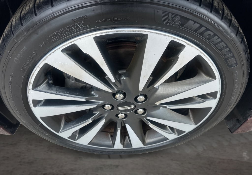 Used 2017 Lincoln MKZ Reserve w/ Climate Package FWD image 18