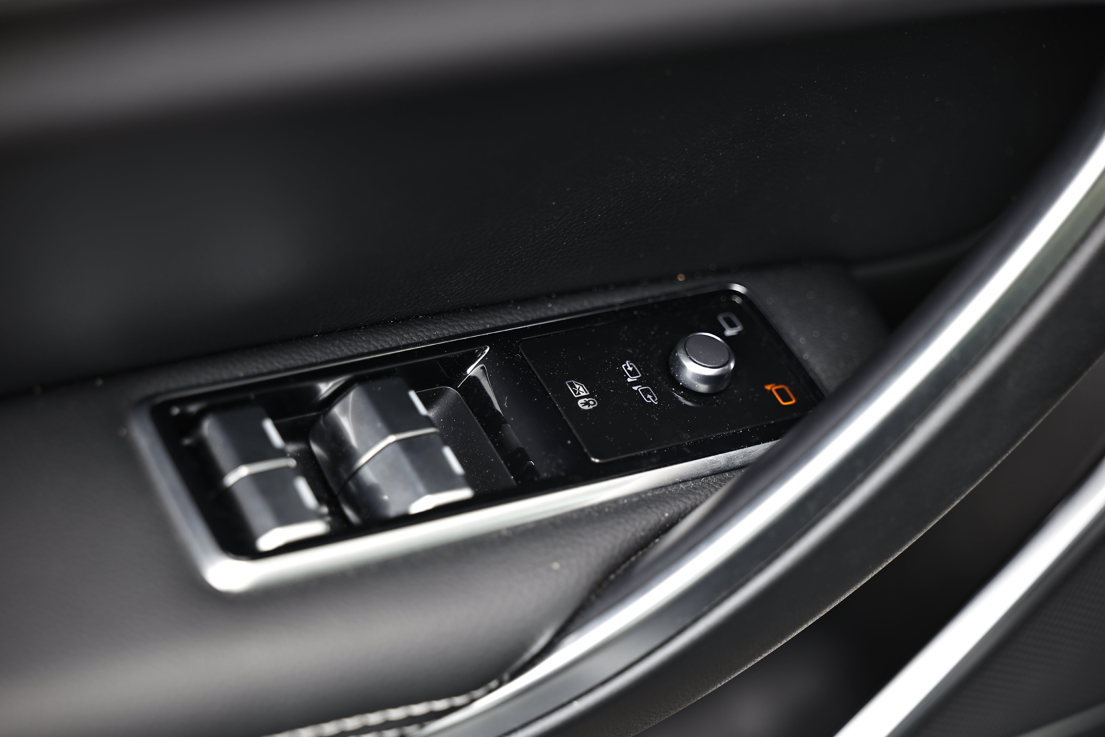 New 2024 Jaguar XF R-Dynamic SE AWD/4WD image 21