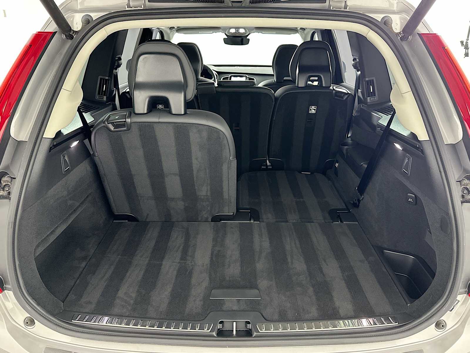 Certified 2025 Volvo XC90 T8 Plus w/ Protection Package Premier image 25