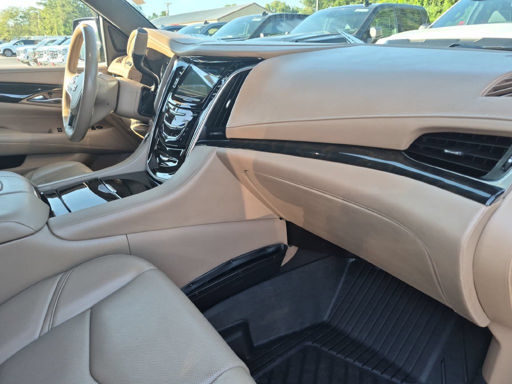 Used 2020 Cadillac Escalade ESV Platinum AWD/4WD image 34