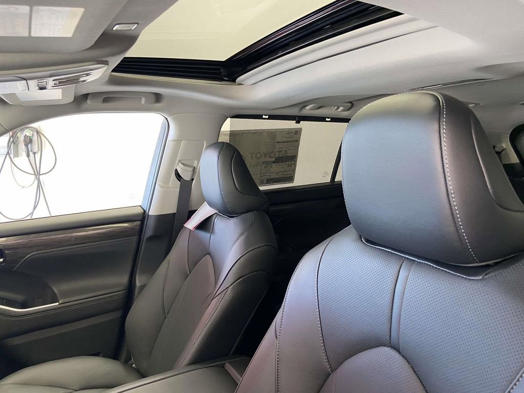 Used 2026 Toyota Highlander Limited image 14