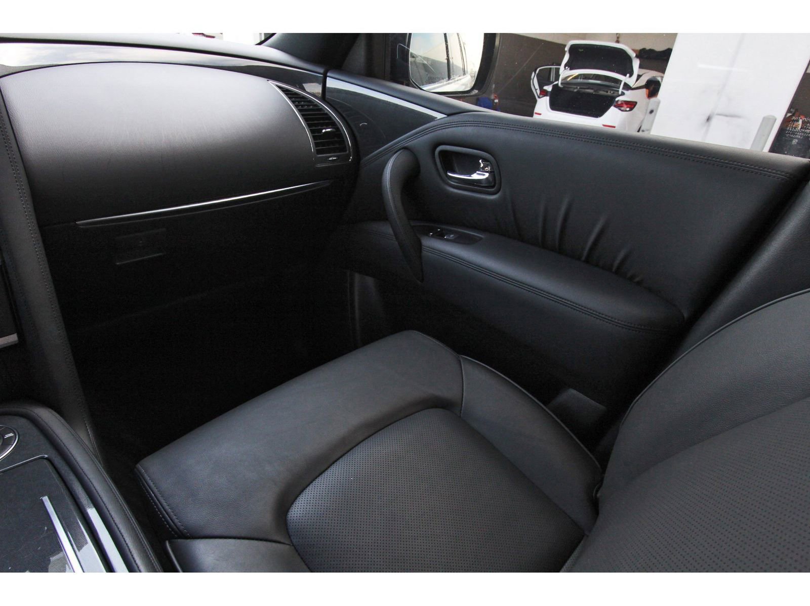 Used 2024 Nissan Armada SL w/ Midnight Edition Package image 13